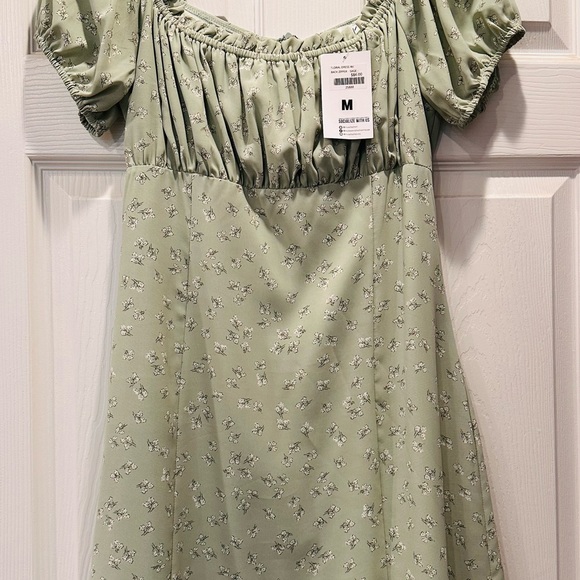 Sage green Floral Dress with back zipper - Picture 3 of 7